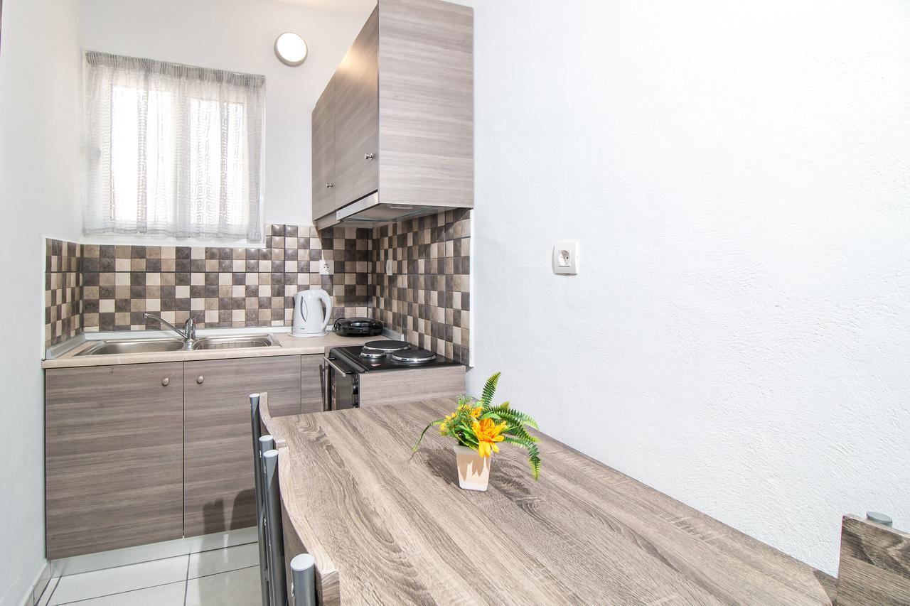 פליראקי Toulas Studios & Apts No2 מראה חיצוני תמונה
